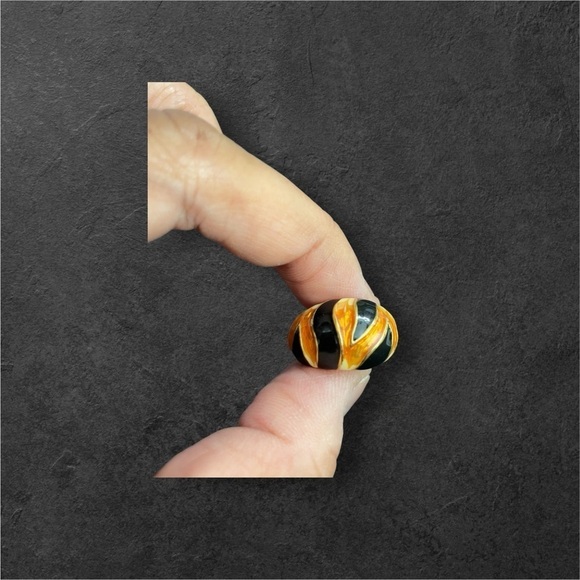 Kenneth Jay Lane Gold Tiger Stripe Half Hoop Enamel Clip
Earrings - Picture 6 of 12